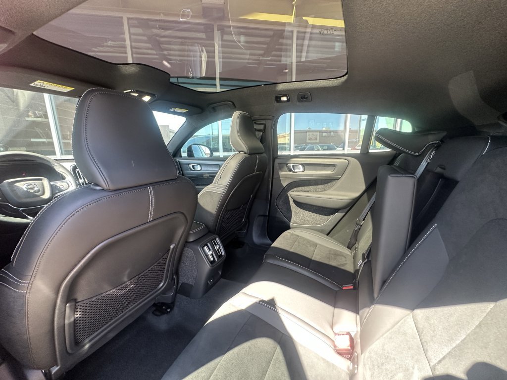 Used 2023 Volvo C40 P8 Recharge Plus image 33