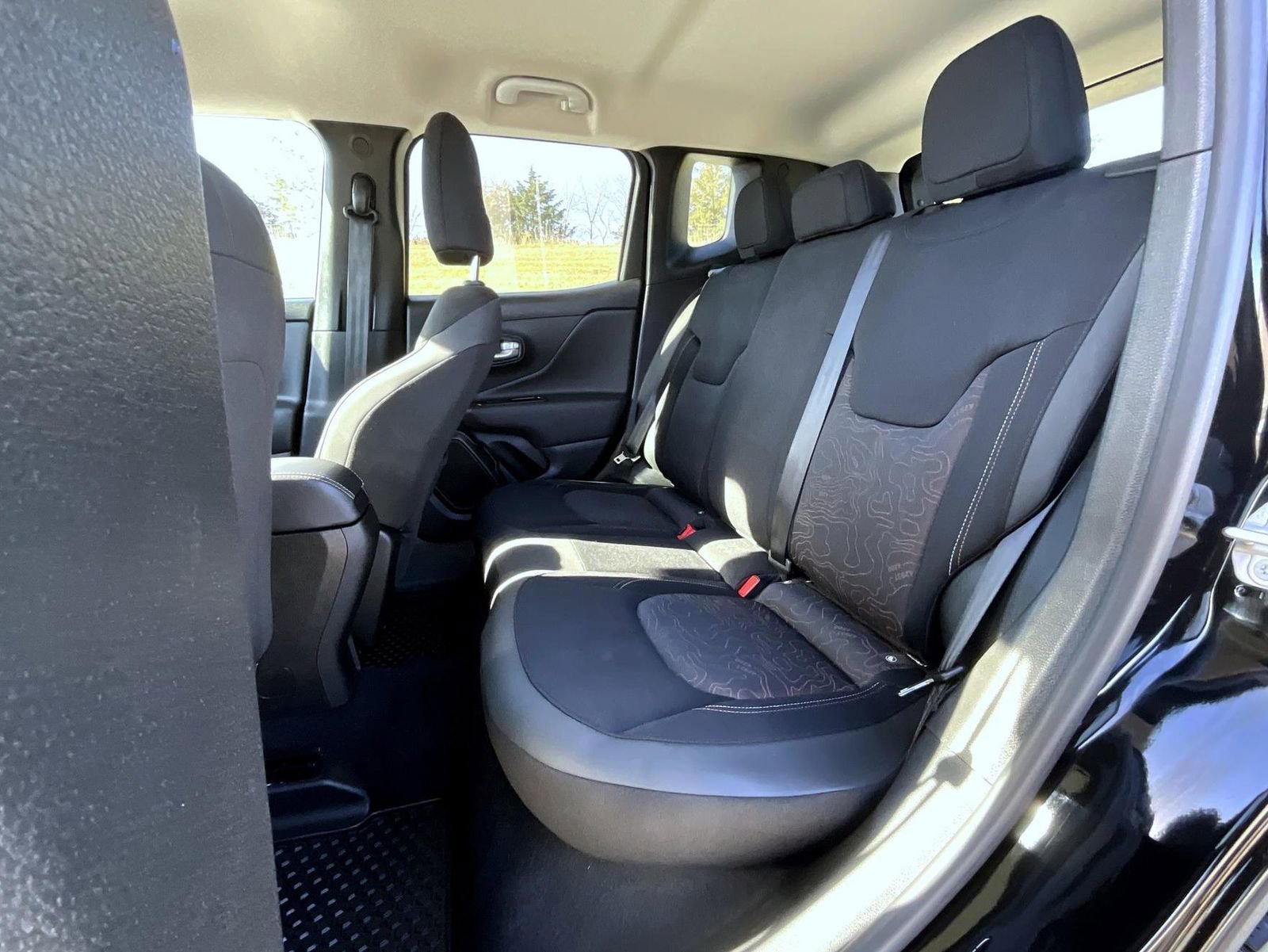 Used 2023 Jeep Renegade Latitude image 19