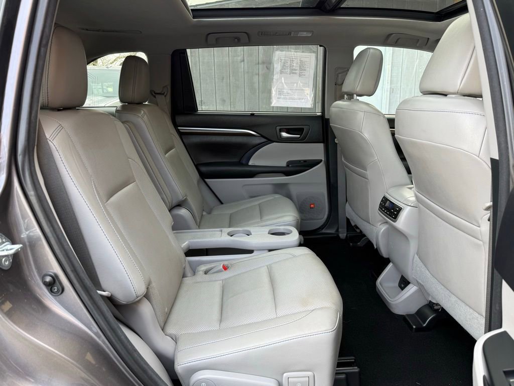 Used 2016 Toyota Highlander Limited Platinum image 15