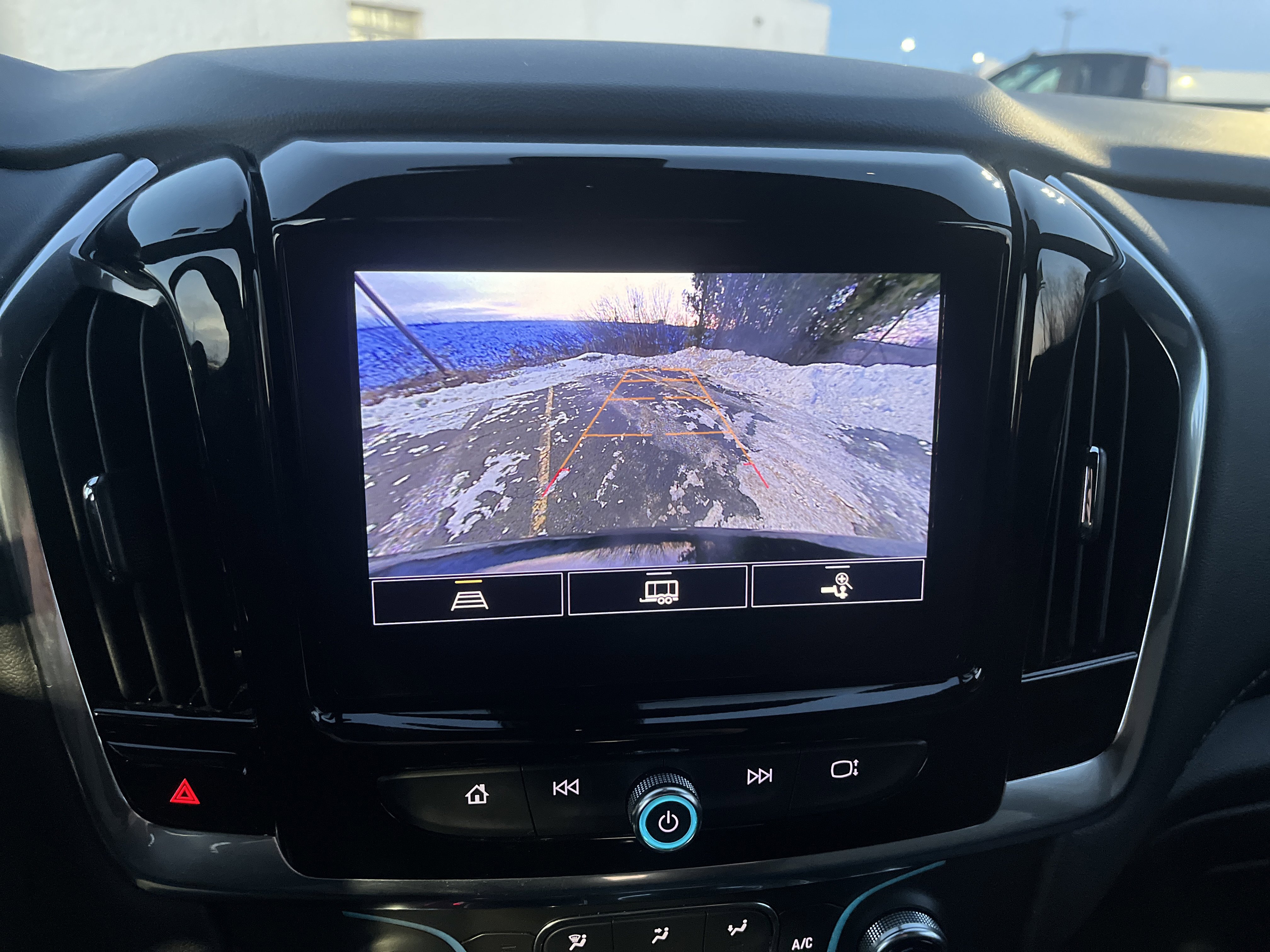 Used 2023 Chevrolet Traverse LT image 28