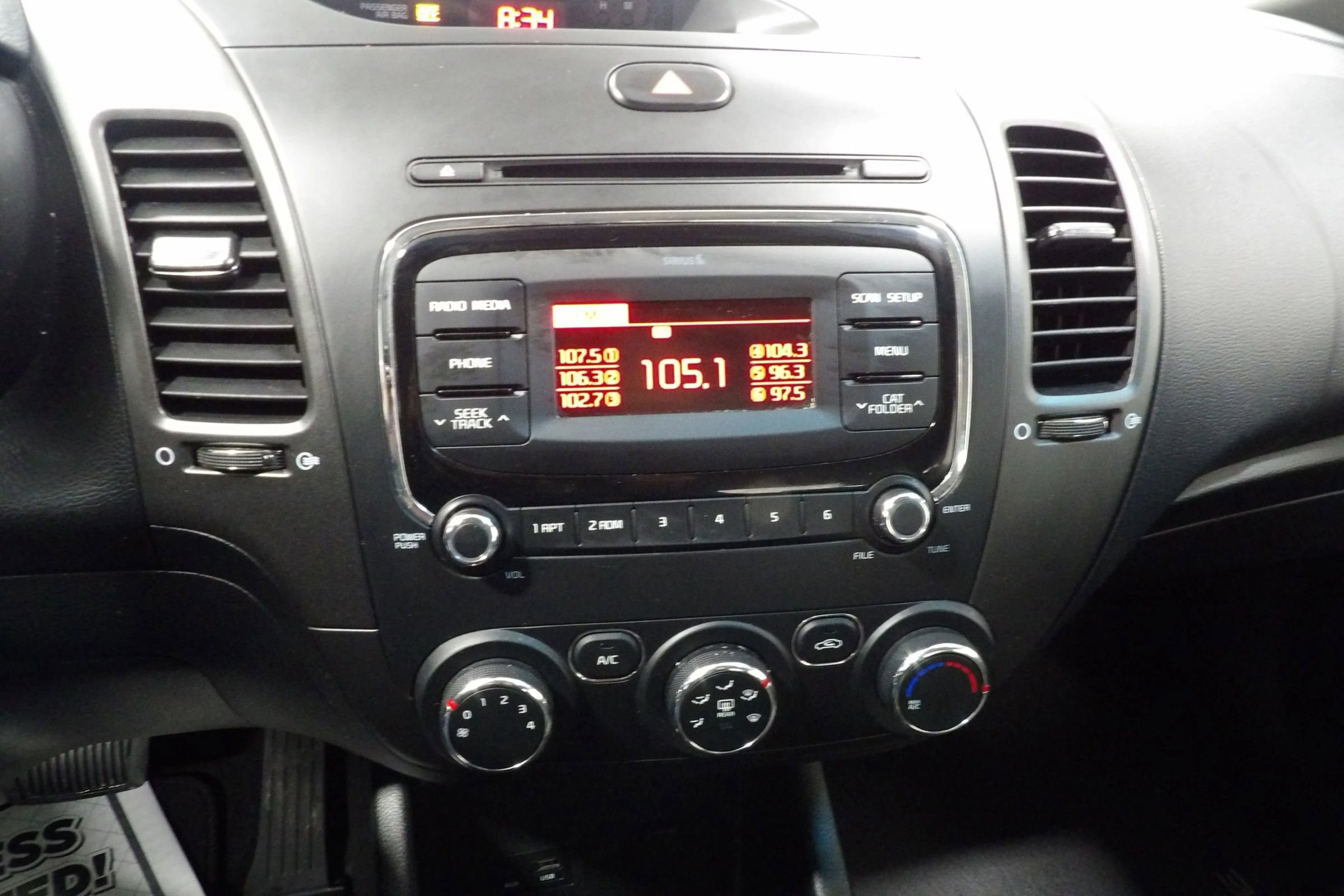 Used 2017 Kia Forte LX image 10