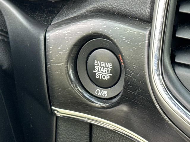 Used 2018 Jeep Grand Cherokee Limited image 27