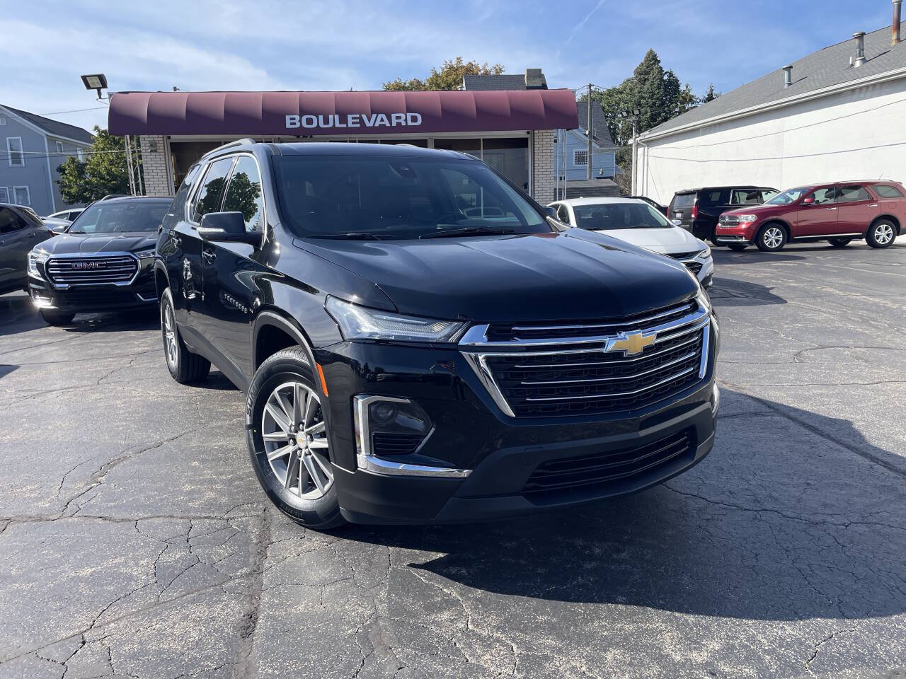 Used 2023 Chevrolet Traverse LT FWD image 1
