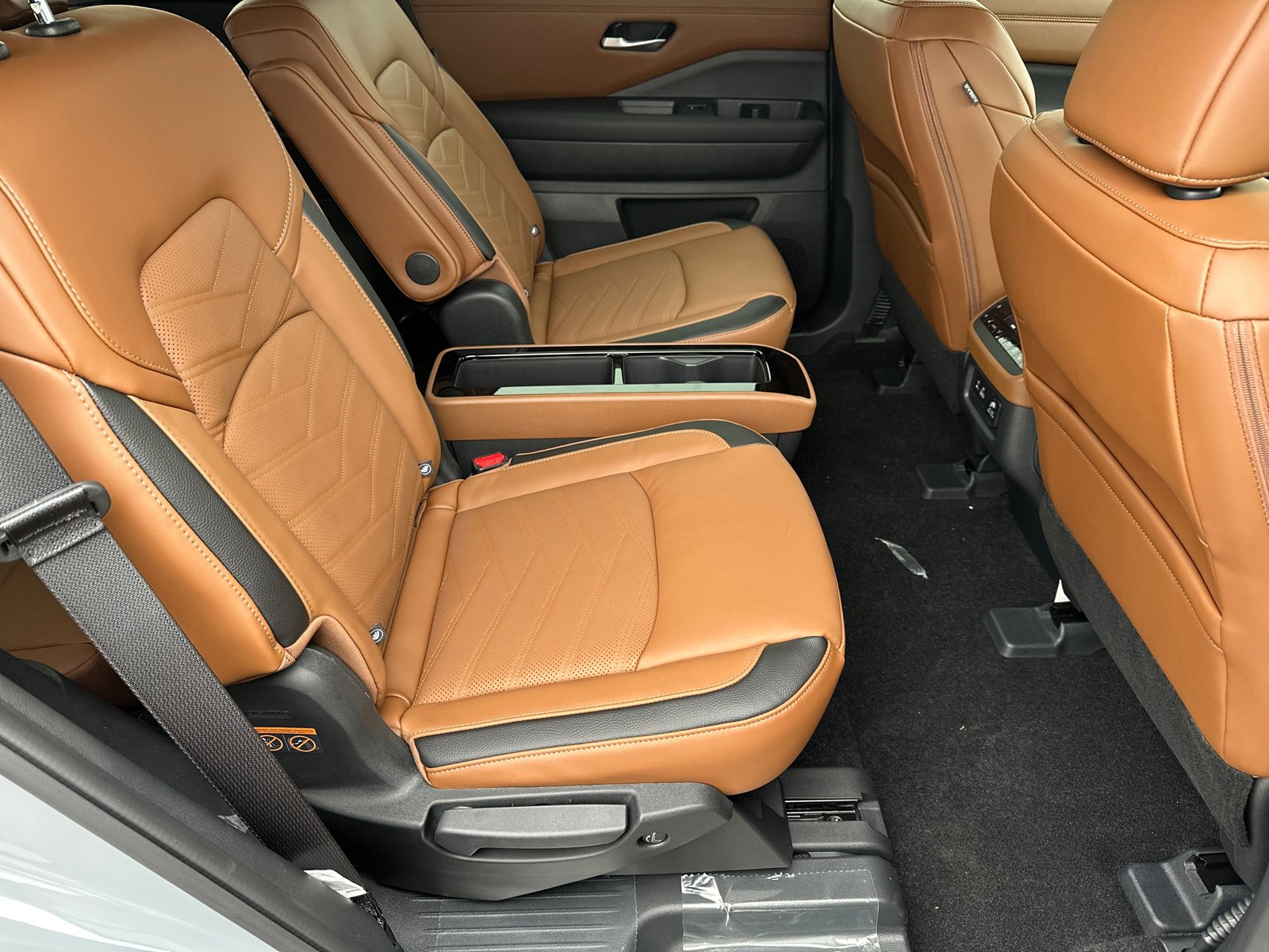 New 2025 Nissan Pathfinder Platinum w/ Lighting Package (N92) image 16