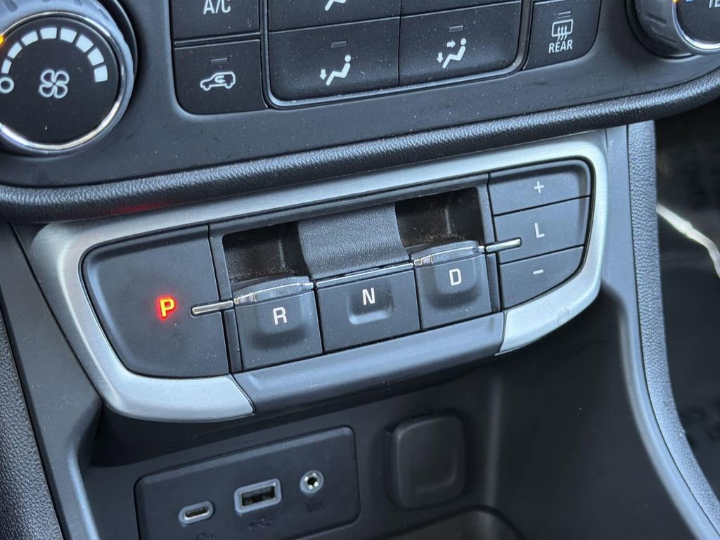 Used 2023 GMC Terrain SLE w/ Elevation Edition image 12