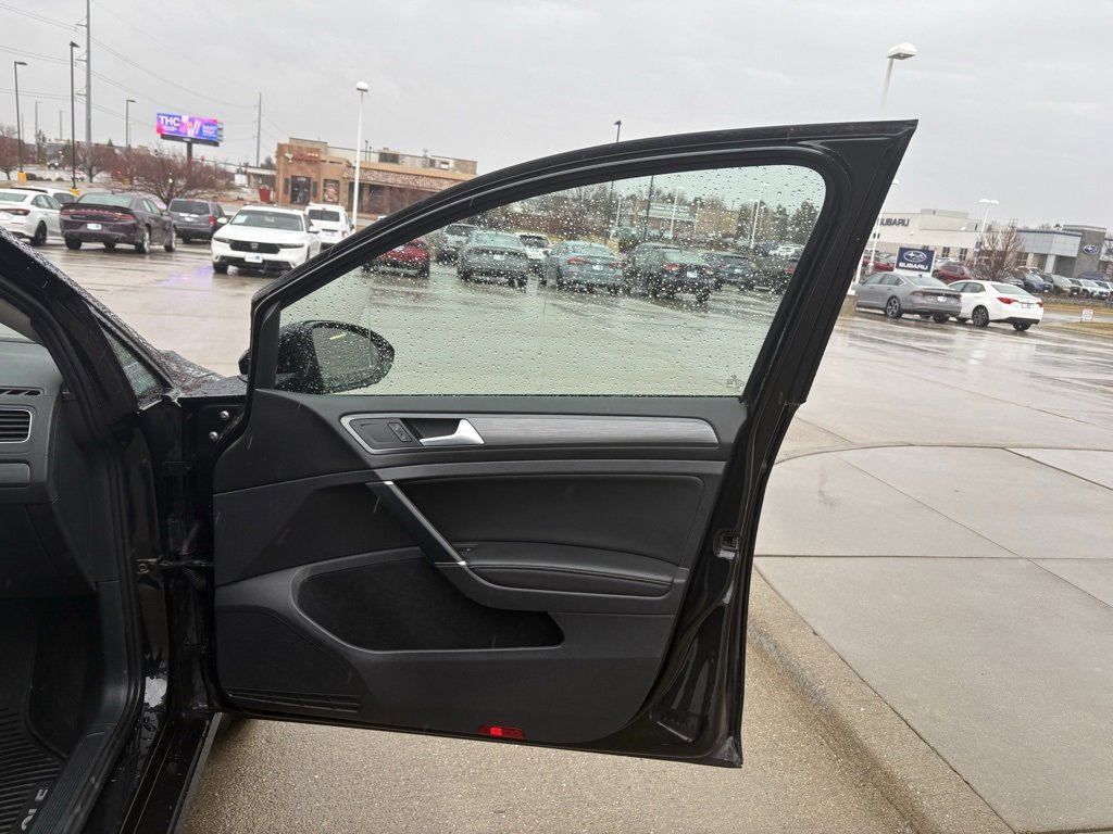 Used 2019 Volkswagen Golf SE w/ Driver Assistance Package image 22