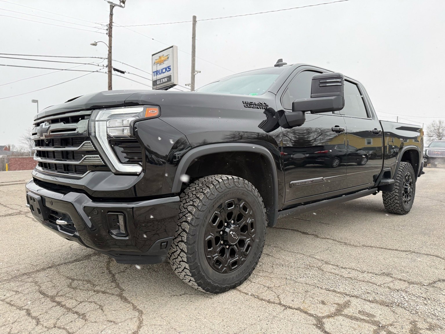 Used 2024 Chevrolet Silverado 2500 High Country w/ Midnight Edition image 2