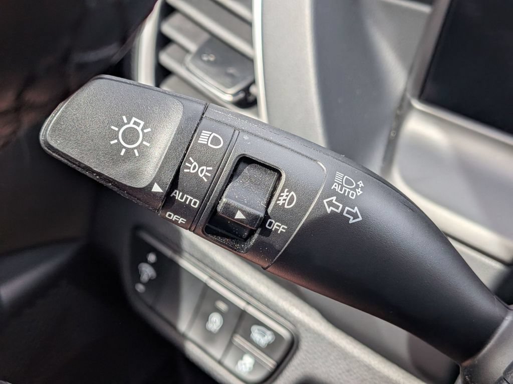 Used 2025 Kia Seltos EX AWD/4WD image 23