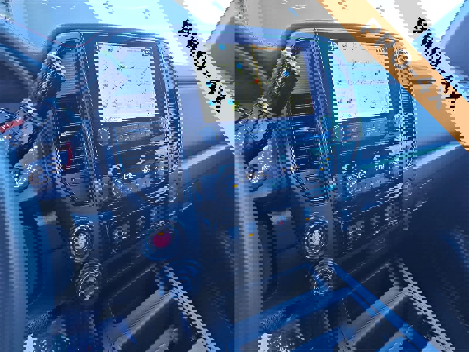 Used 2024 Nissan Titan PRO-4X w/ Off Road Protection Package image 20