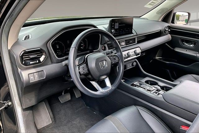 Certified 2025 Honda Pilot Touring image 16