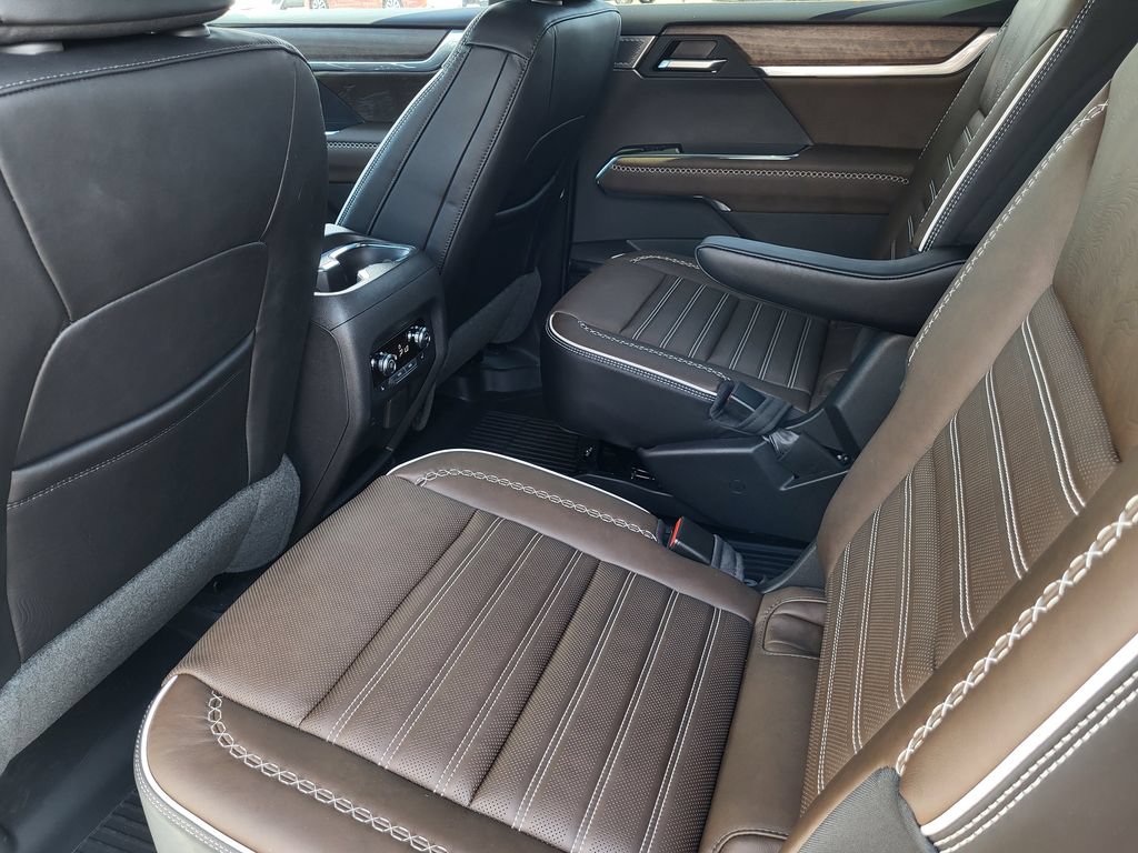 New 2026 GMC Acadia Denali Ultimate w/ LPO, Floor Liner Package AWD/4WD image 11