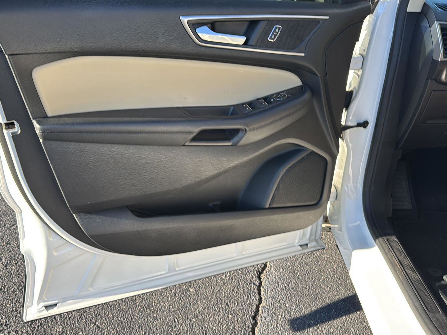 Used 2022 Ford Edge SEL w/ Convenience Package image 15