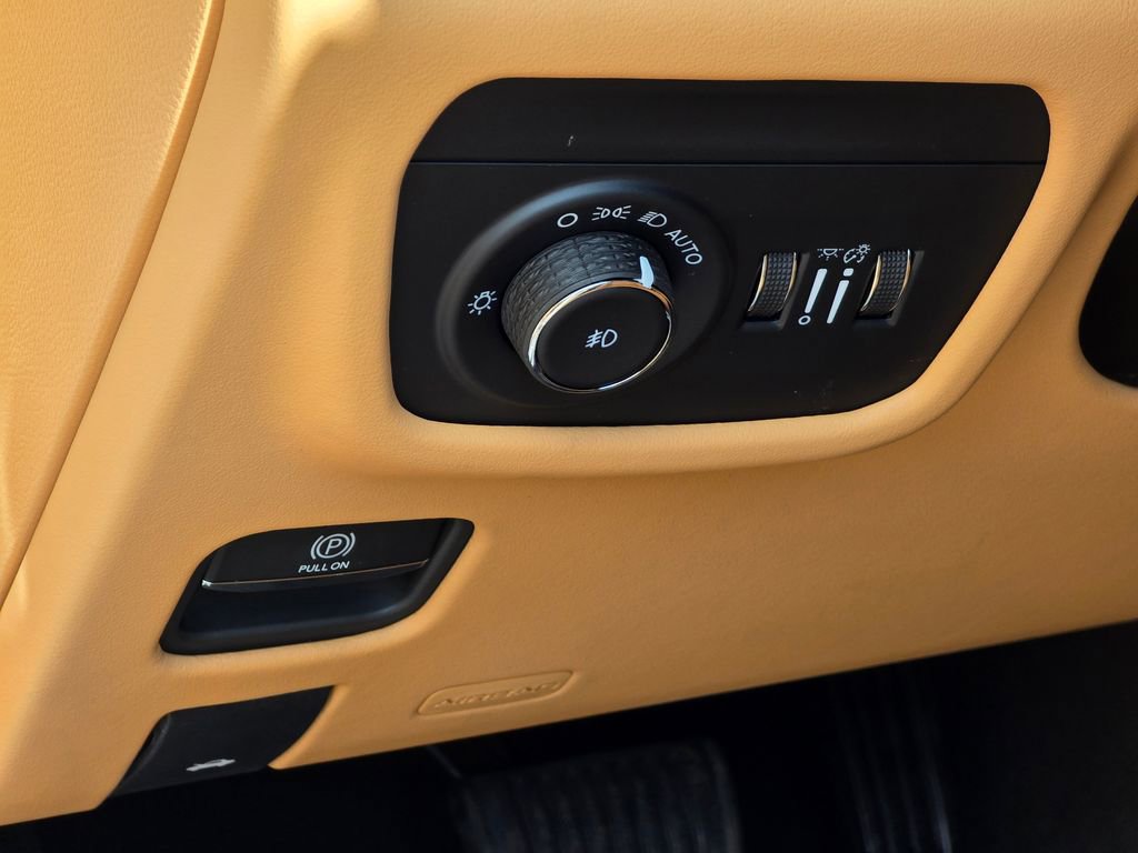 New 2025 Jeep Grand Cherokee Summit image 37