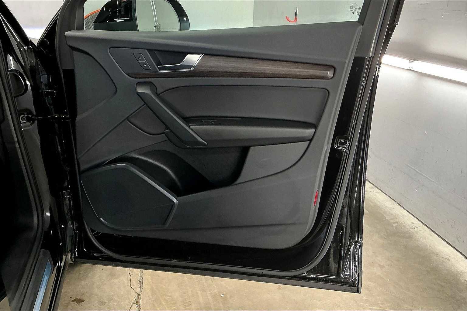 Used 2025 Audi Q5 2.0T Premium image 26