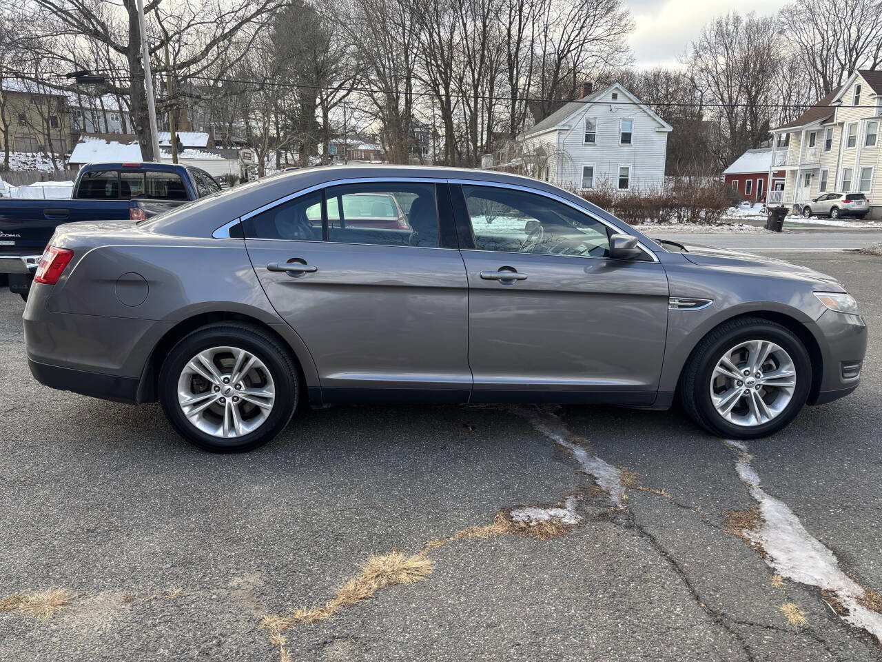 Used 2014 Ford Taurus SEL image 6