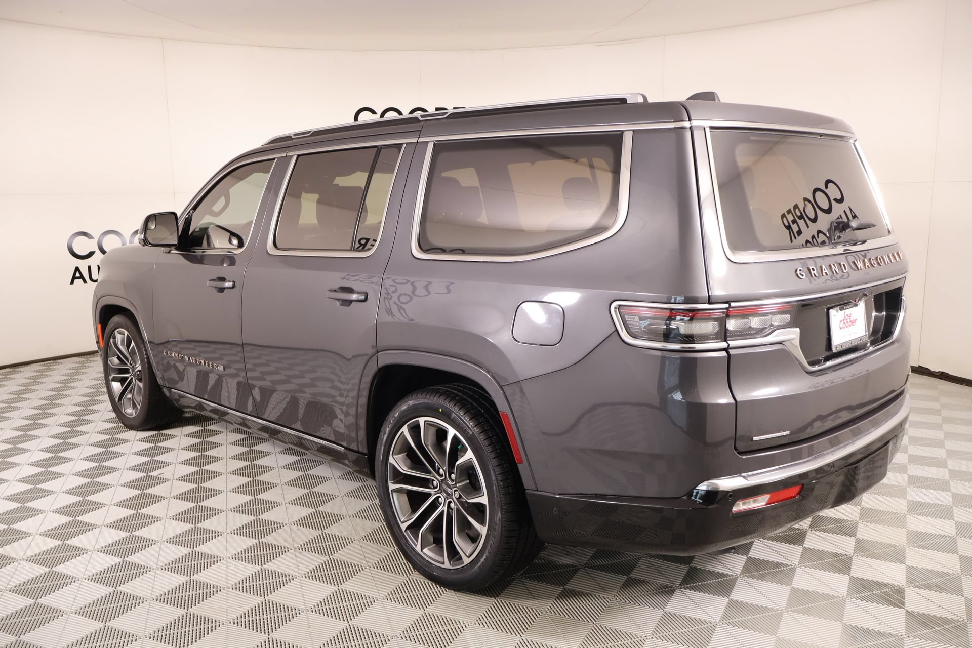 Used 2023 Jeep Grand Wagoneer Series III AWD/4WD image 26