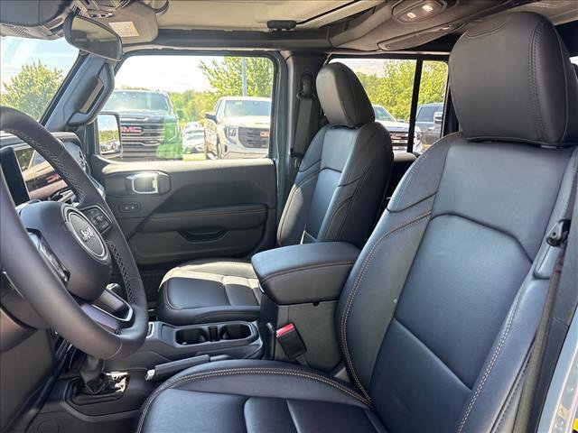 Used 2025 Jeep Gladiator Sport w/ Premium Package AWD/4WD image 18