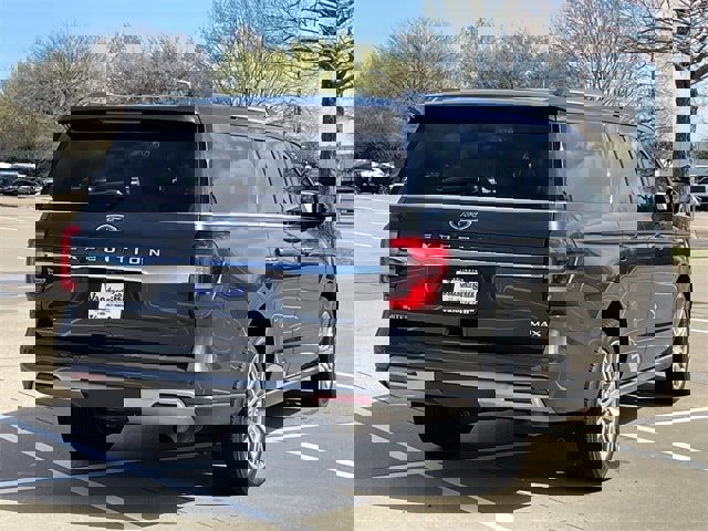 Used 2023 Ford Expedition Max Limited image 4