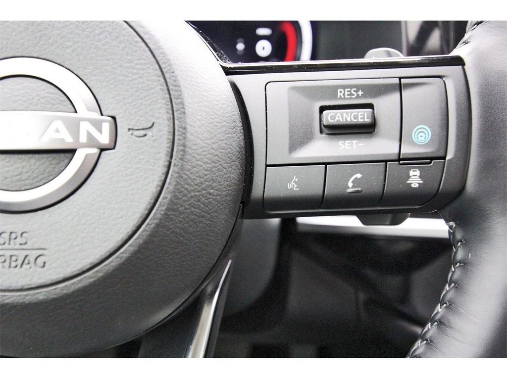 Used 2024 Nissan Pathfinder Platinum image 12