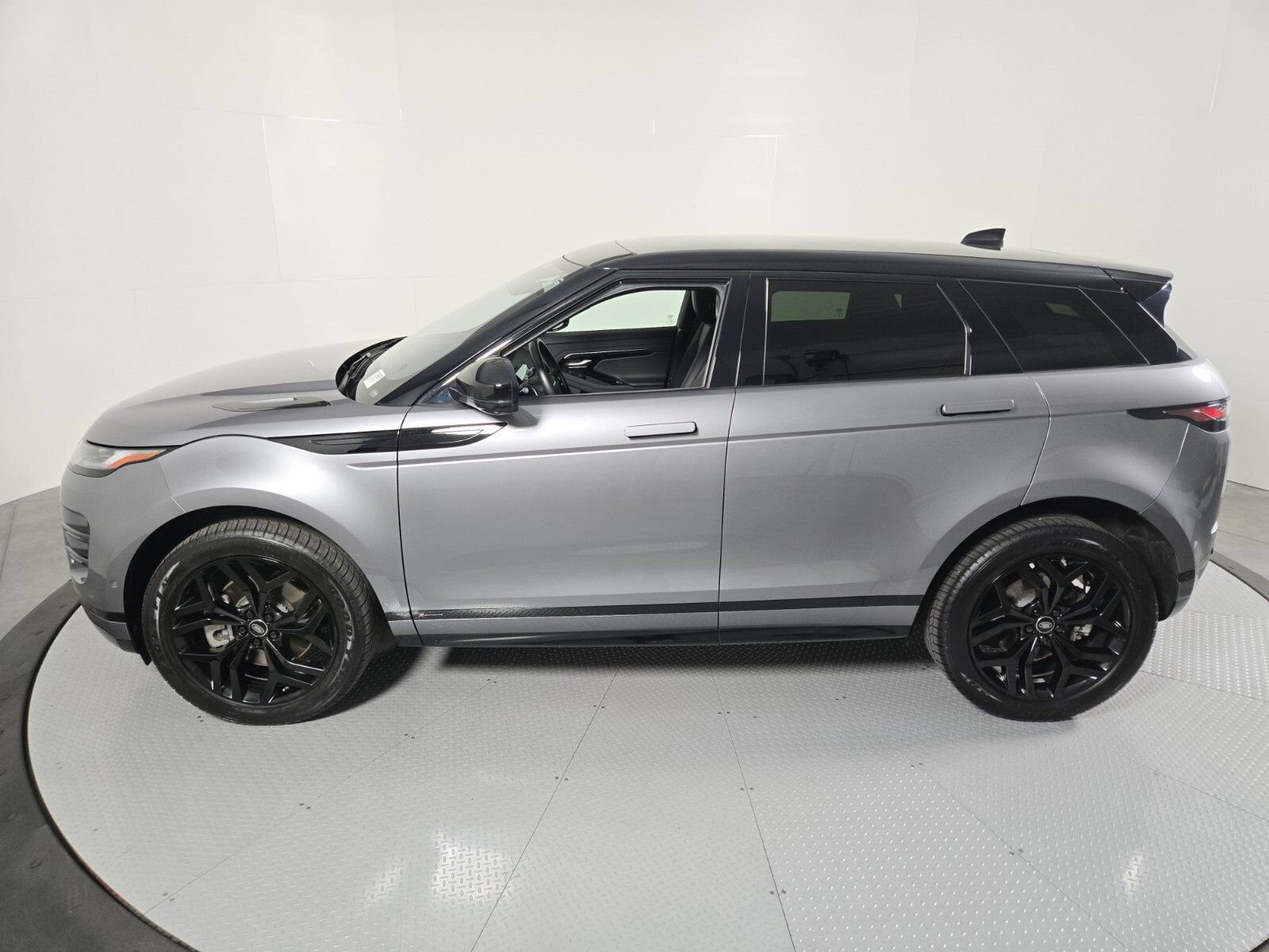 Used 2021 Land Rover Range Rover Evoque R-Dynamic SE AWD/4WD image 8