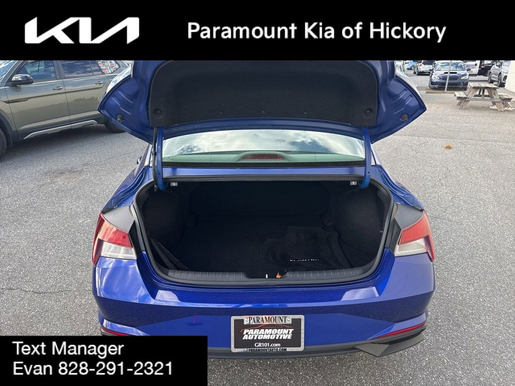 Used 2023 Hyundai Elantra SEL w/ Convenience Package image 10