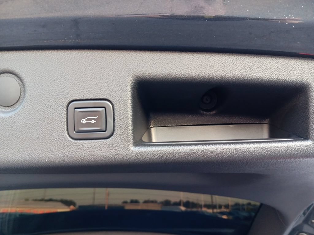 Used 2022 Chevrolet Equinox RS w/ RS Leather Package FWD image 7