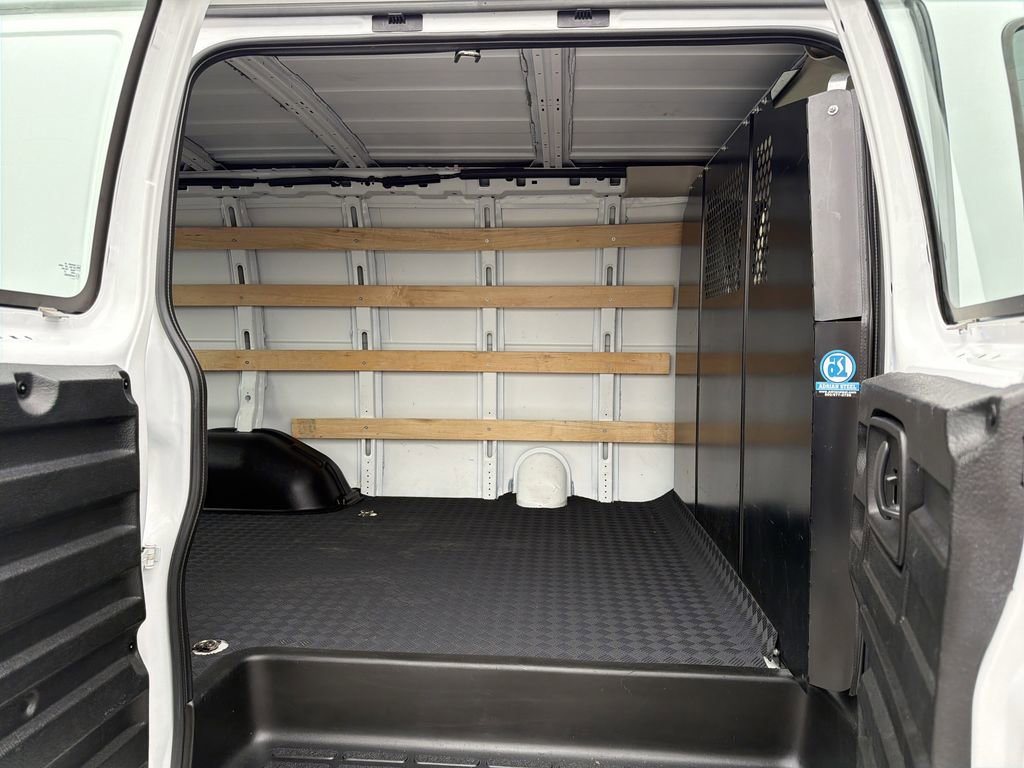 Used 2024 GMC Savana 2500 w/ Driver Convenience Package image 18