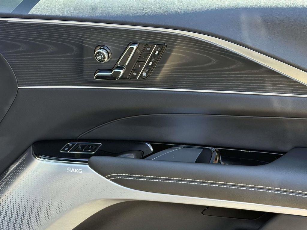 Used 2025 Cadillac Lyriq Sport image 8