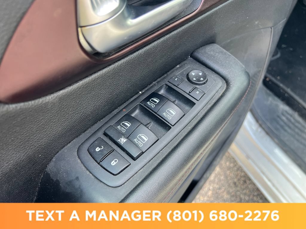 Used 2019 Chrysler Pacifica Touring-L FWD image 13
