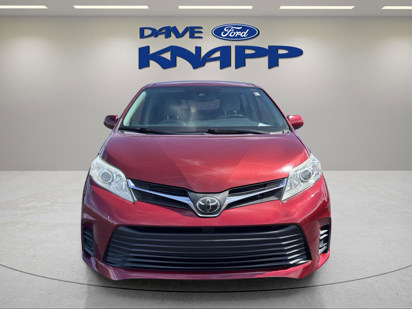 Used 2019 Toyota Sienna LE w/ Outdoor Package FWD image 3