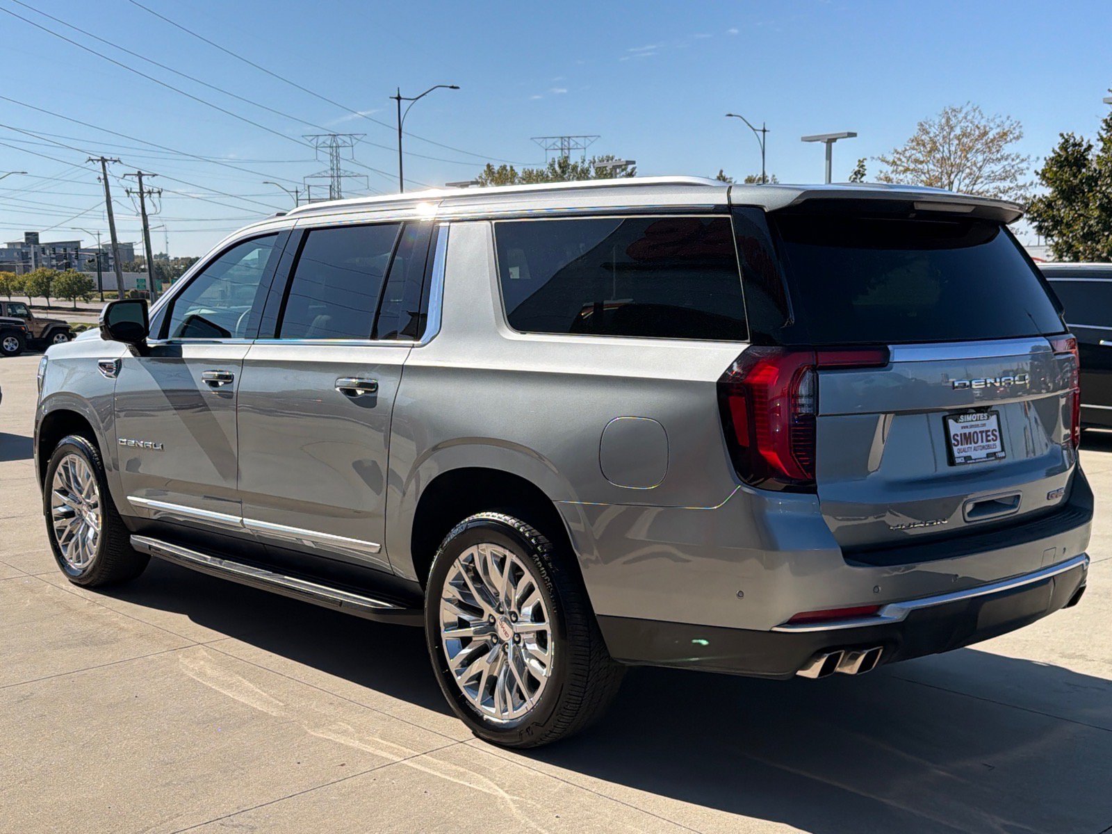 Used 2025 GMC Yukon XL Denali AWD/4WD image 5