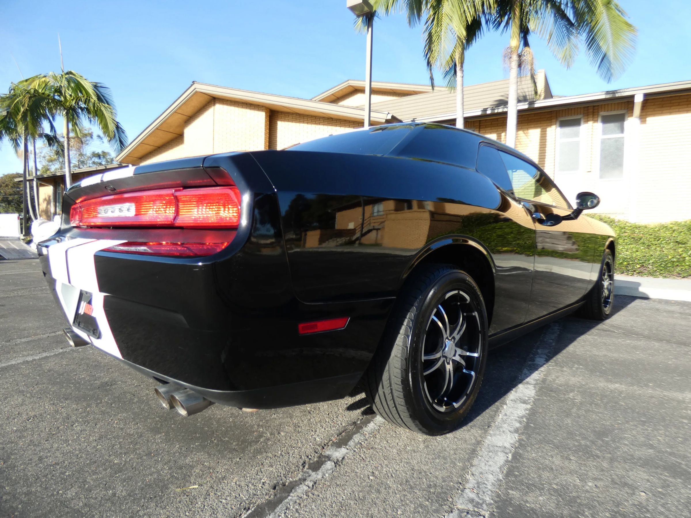 Used 2013 Dodge Challenger SXT image 8