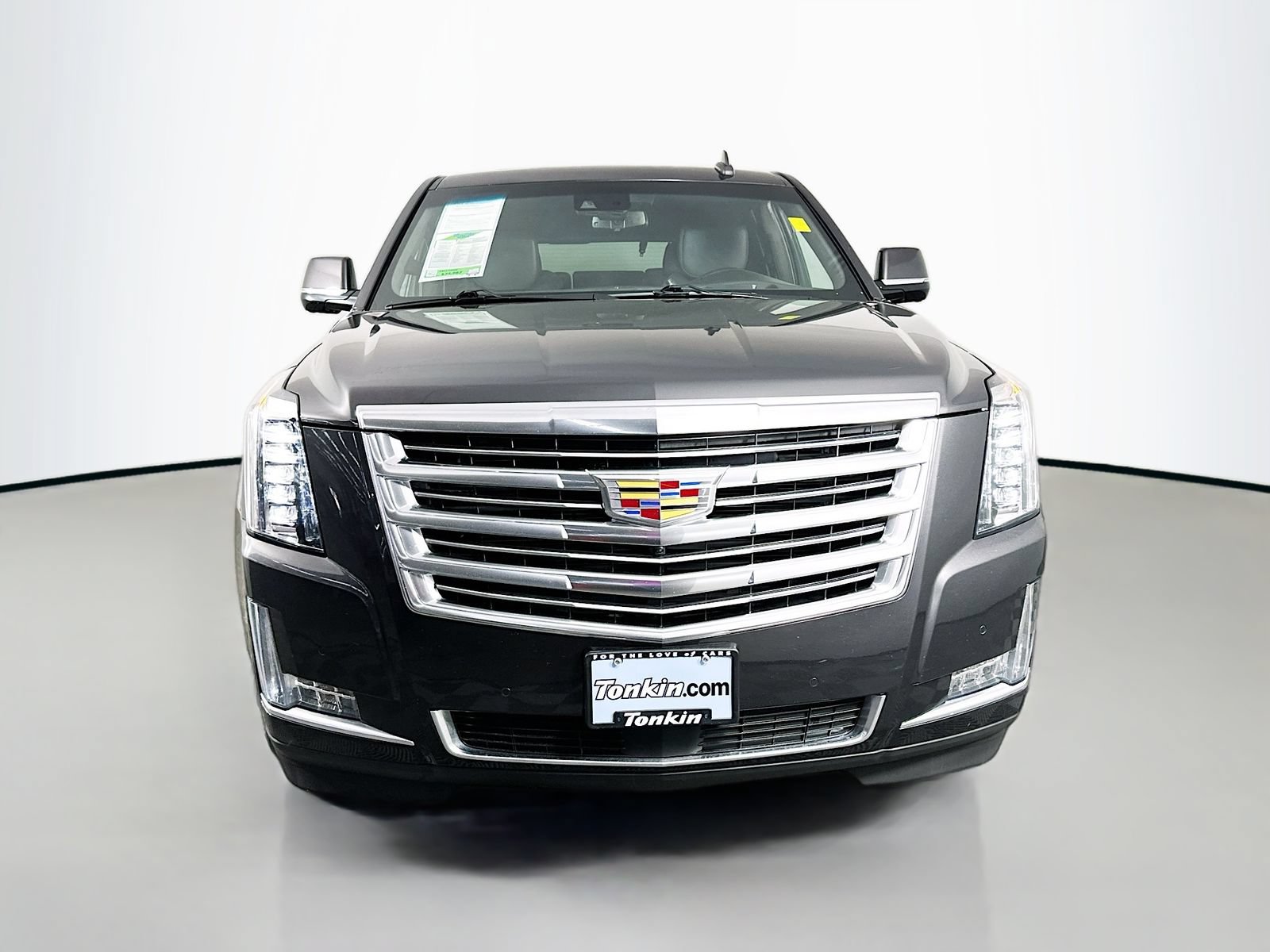 Used 2017 Cadillac Escalade Platinum AWD/4WD image 2