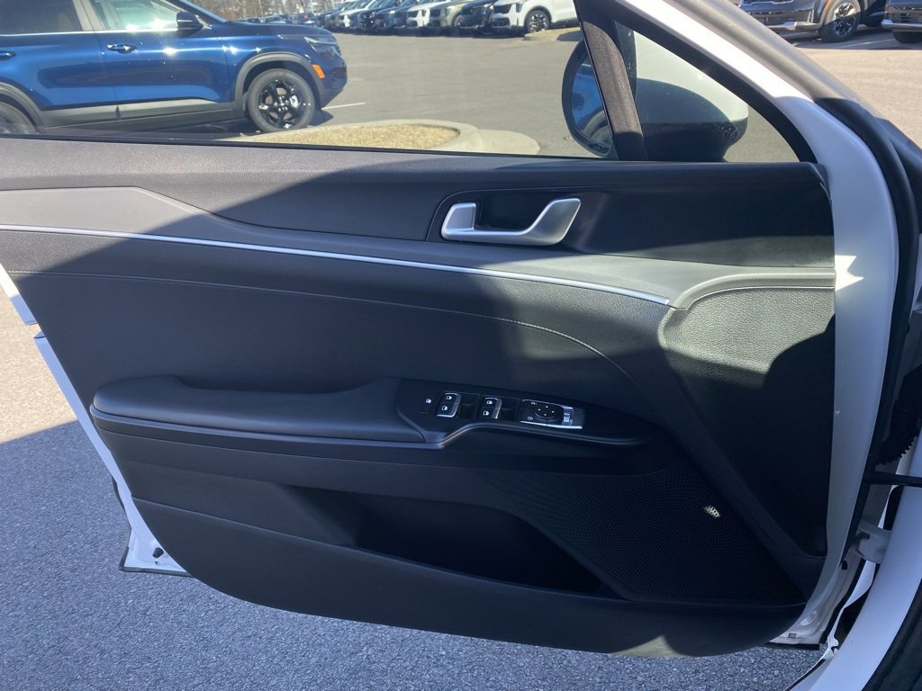 Used 2023 Kia K5 LXS image 18
