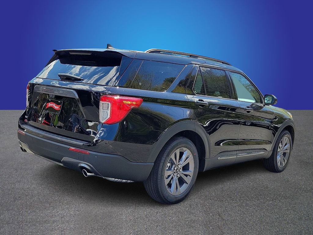 New 2024 Ford Explorer XLT w/ Equipment Group 202A image 3