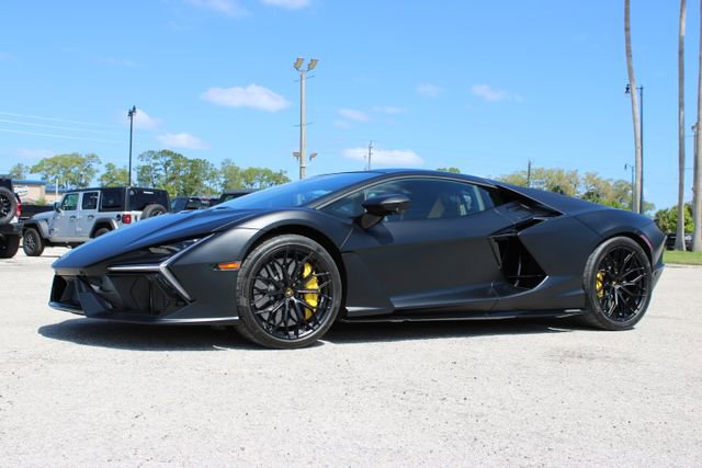 Used 2024 Lamborghini Revuelto image 3