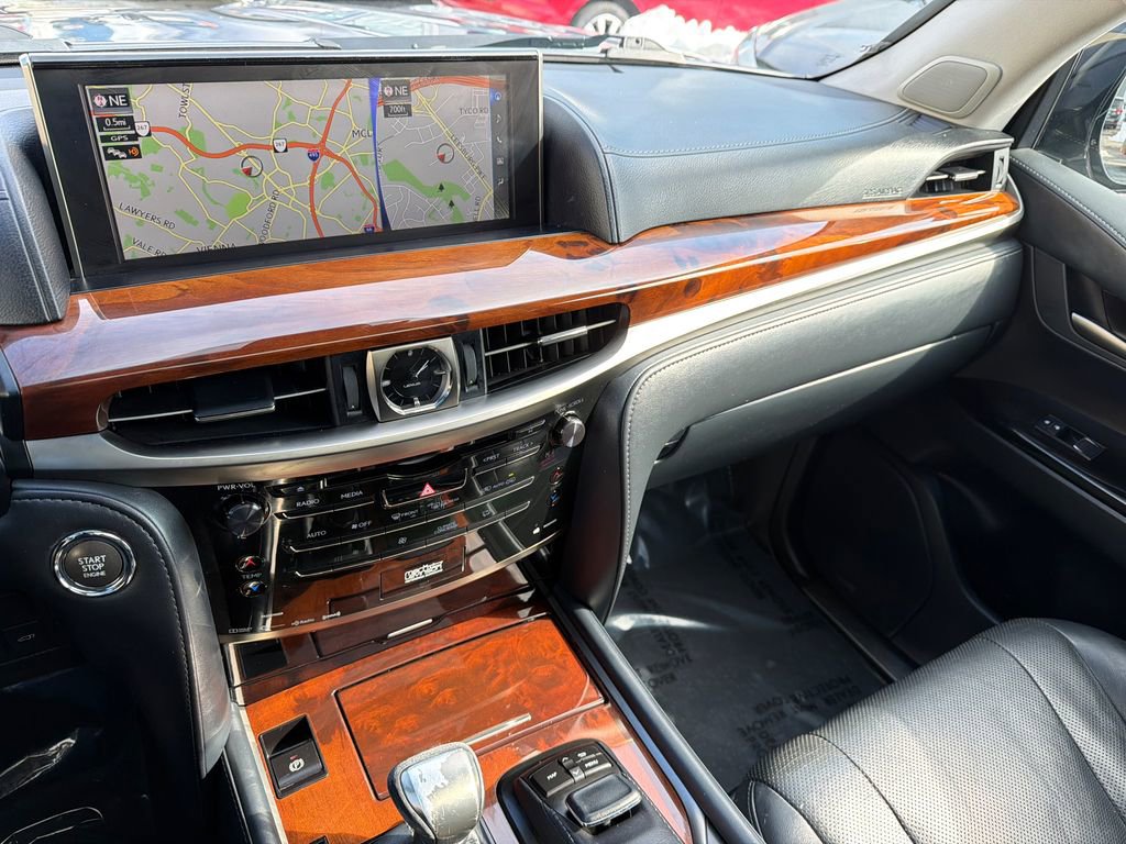 Used 2018 Lexus LX 570 4WD image 29