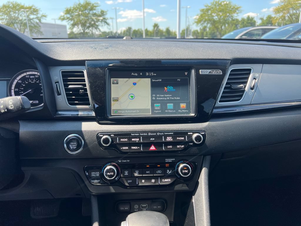 Used 2017 Kia Niro Touring w/ Advanced Technology Package FWD image 12
