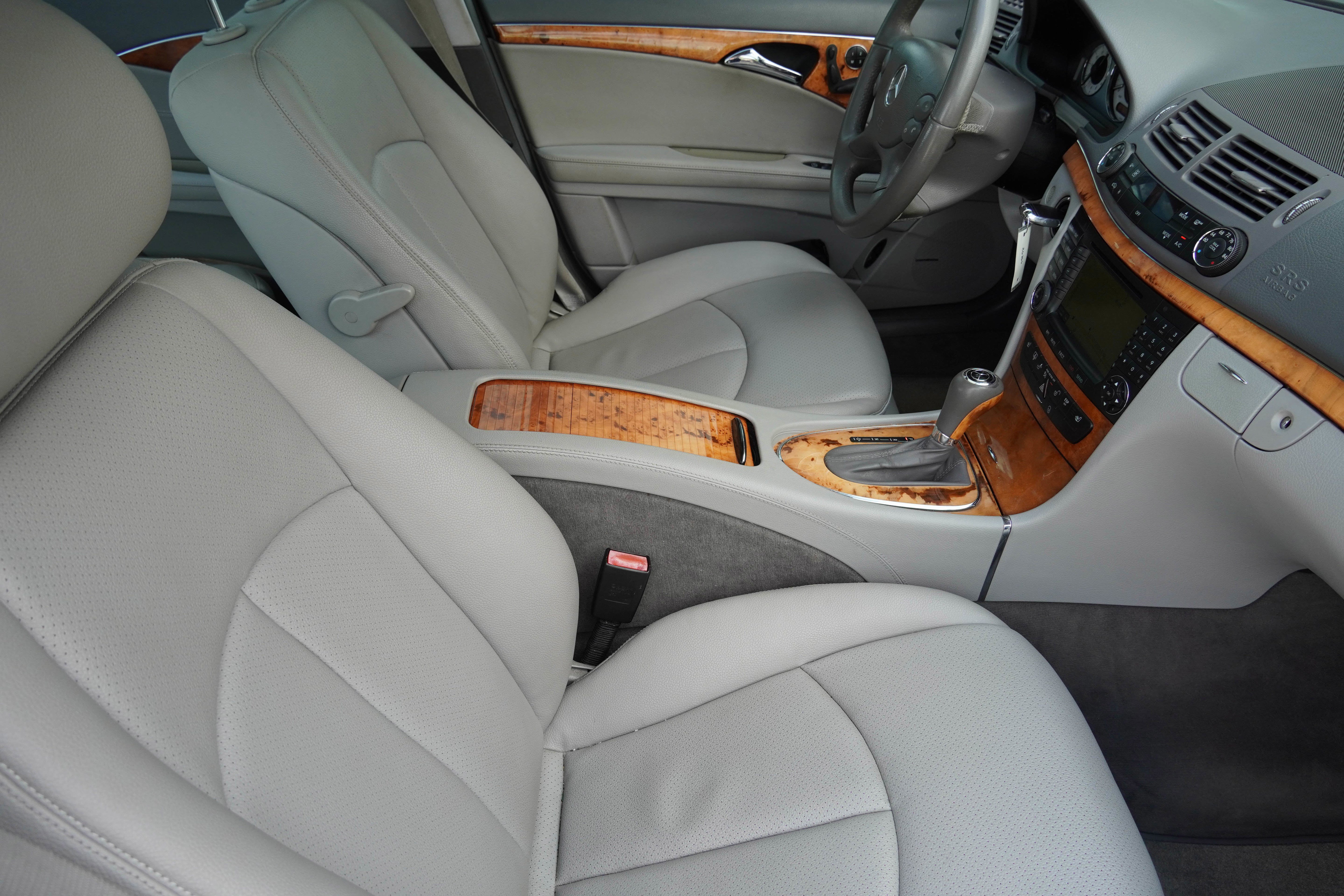 Used 2008 Mercedes-Benz E 350 4MATIC Sedan image 10