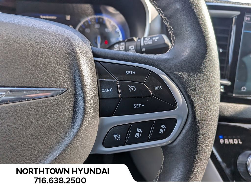 Used 2024 Chrysler Pacifica Touring-L image 24