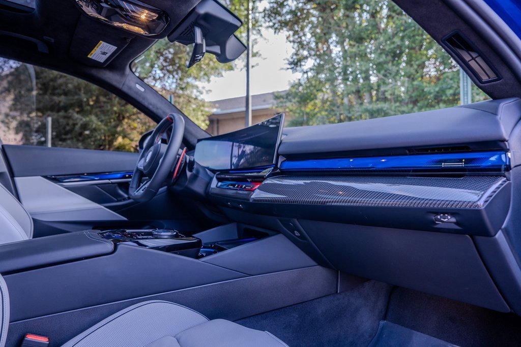 Used 2026 BMW M5 w/ Executive Package image 24