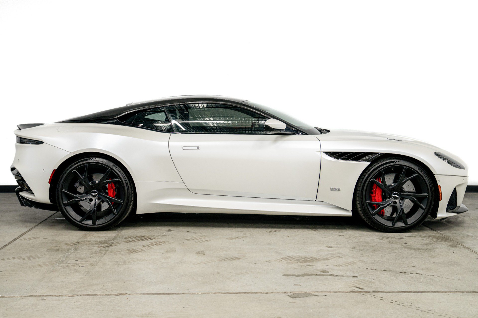 Used 2019 Aston Martin DBS Superleggera RWD image 40