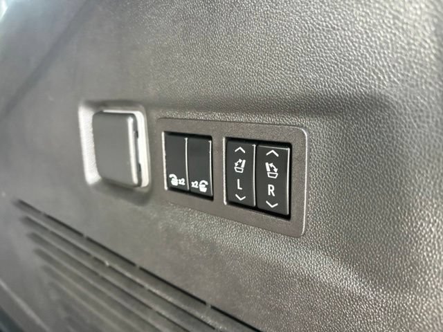 Used 2023 GMC Yukon XL Denali AWD/4WD image 35