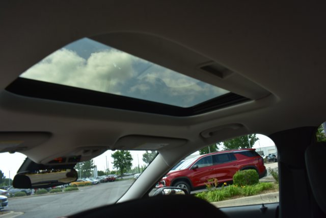 New 2026 Chevrolet Trax LT w/ Sunroof Package FWD image 18