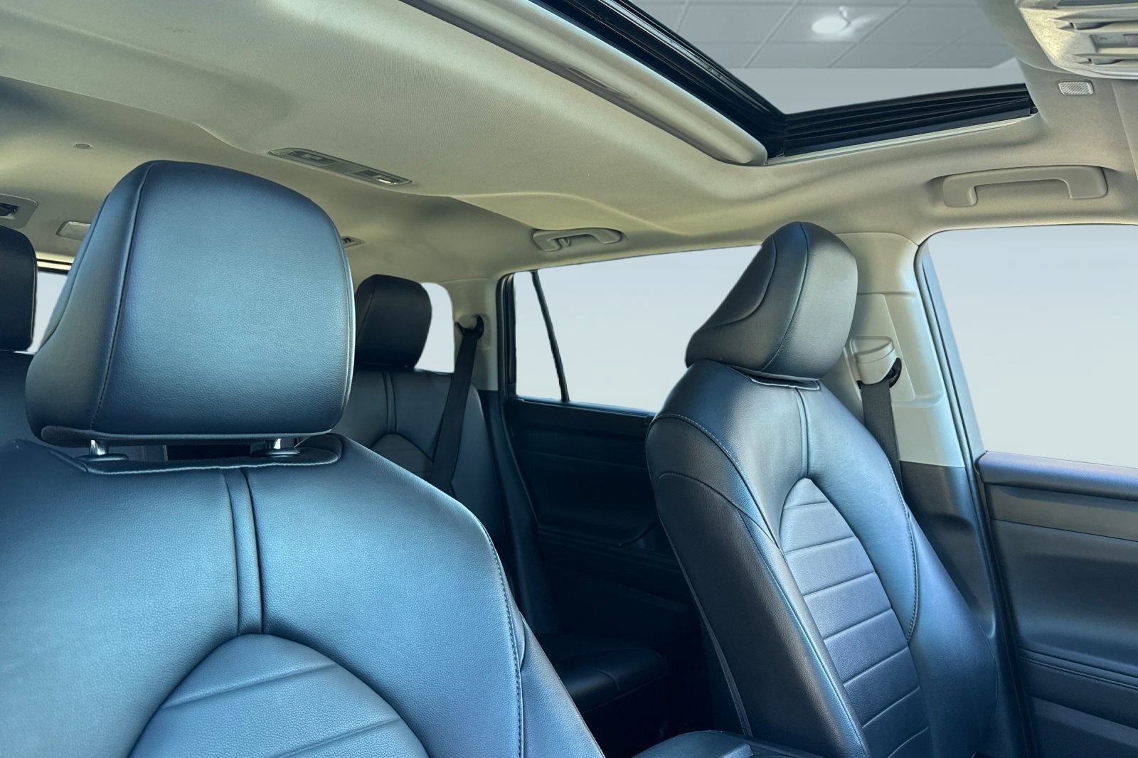 Used 2024 Toyota Highlander XLE image 14