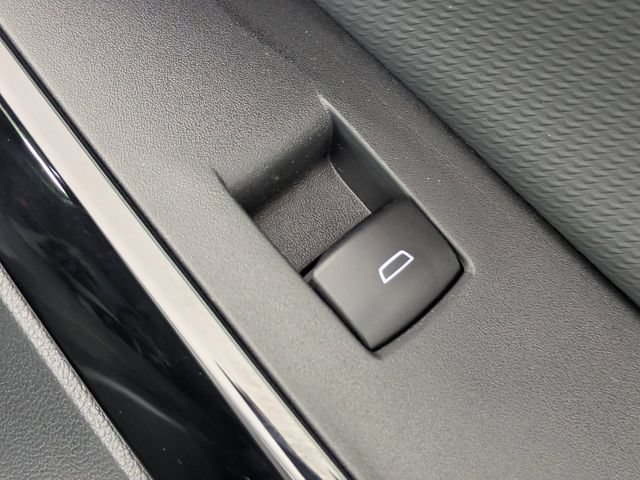 Used 2025 Chevrolet Equinox LT AWD/4WD image 32