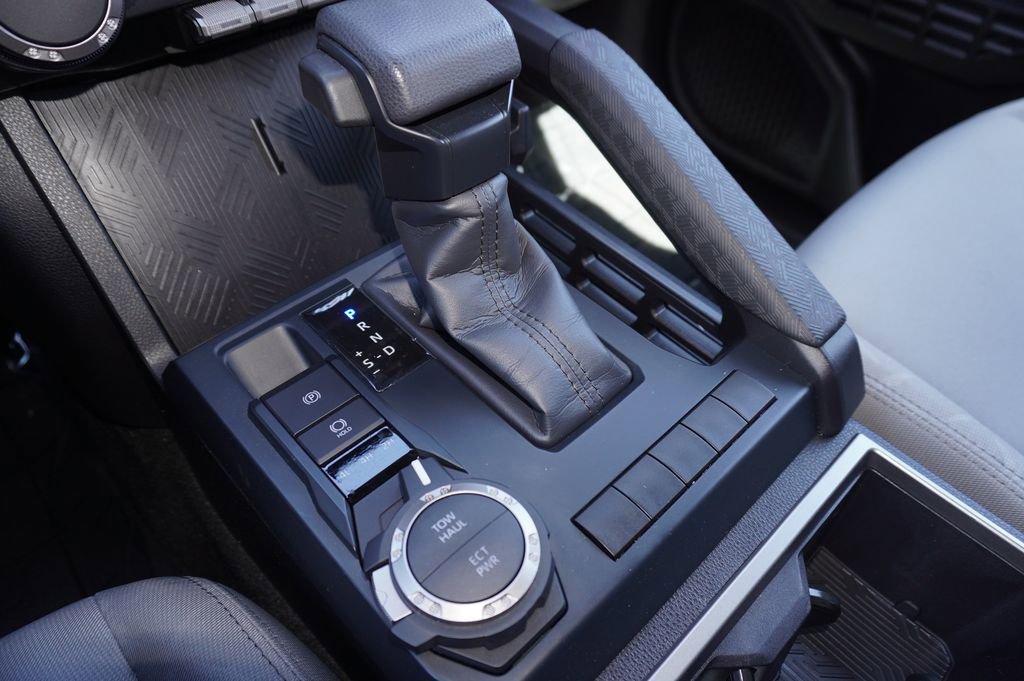 Certified 2025 Toyota Tacoma SR5 AWD/4WD image 18