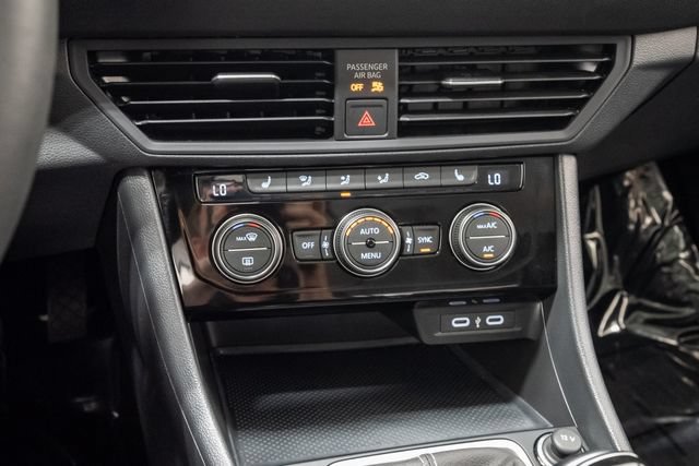 Used 2024 Volkswagen Jetta SE w/ Panoramic Sunroof Package FWD image 15