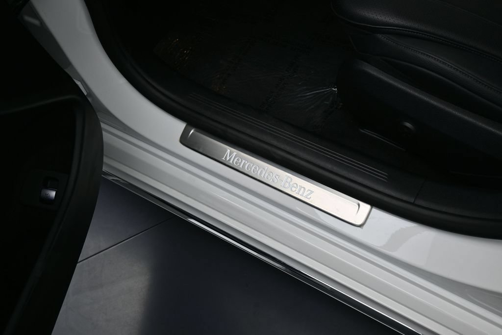Used 2025 Mercedes-Benz E 350 Sedan image 39