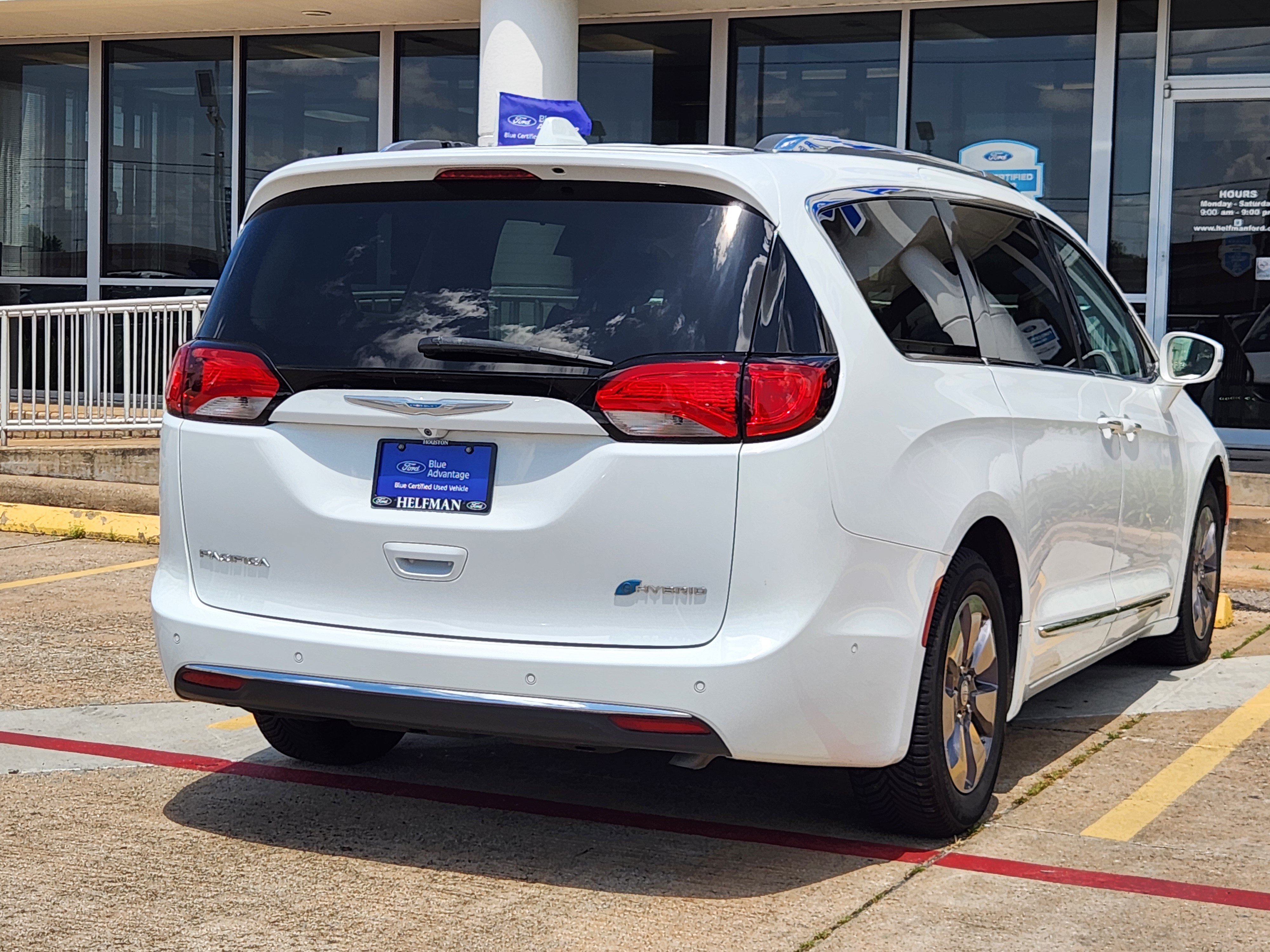 Used 2020 Chrysler Pacifica Limited w/ Advanced Safetytec Group FWD image 4